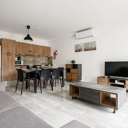 F10 Modern And Bright In Malta