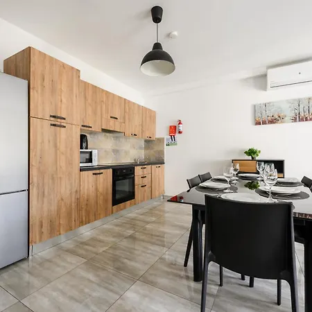 F10 Modern And Bright In Malta